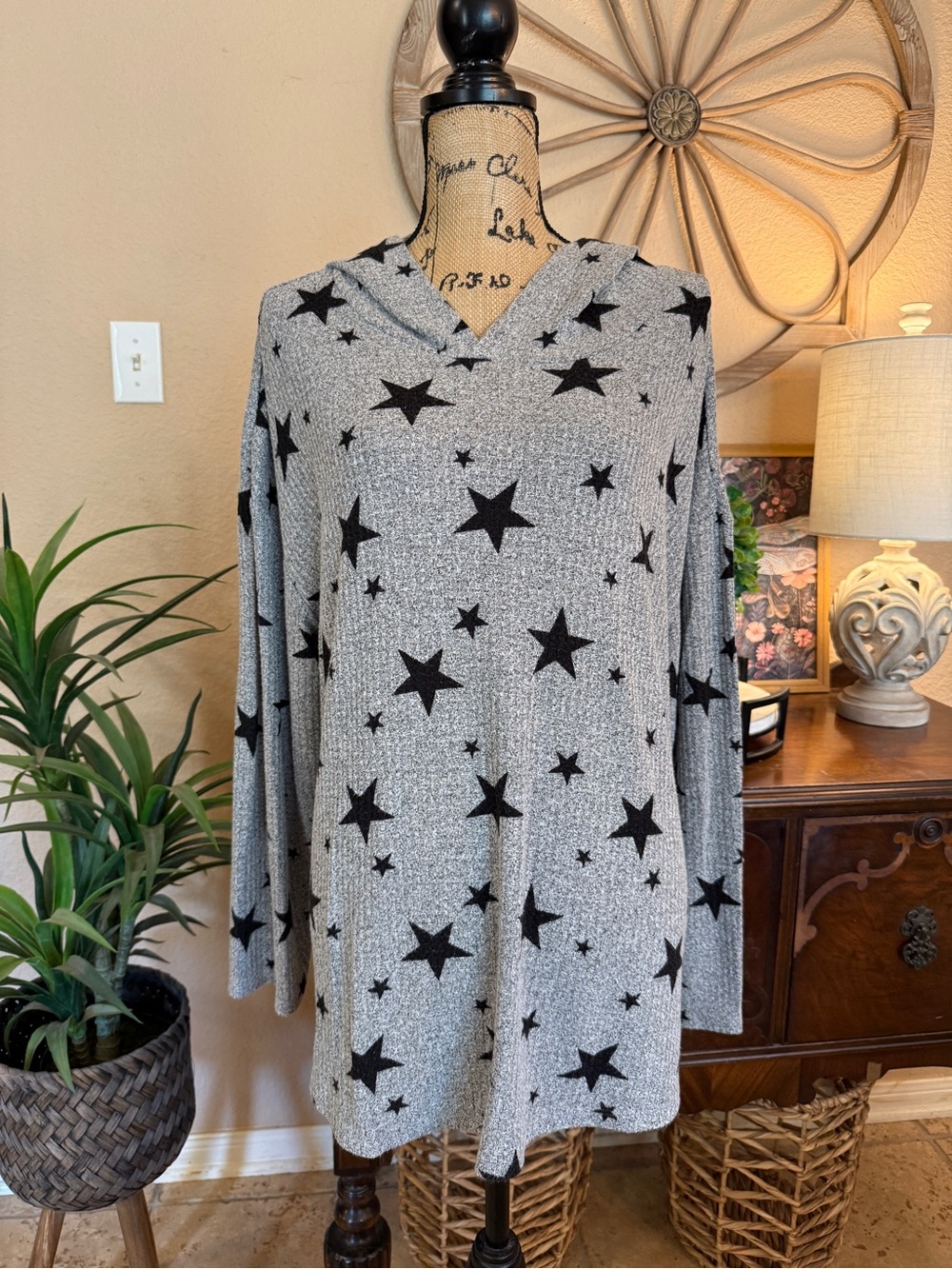 Lane Bryant Women's Gray Star Print Hooded Pullover Top